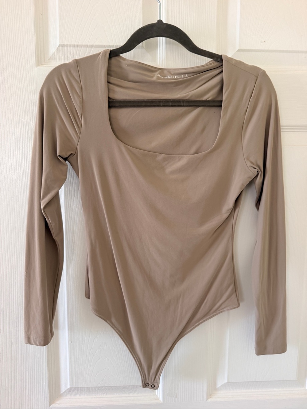Abercrombie & Fitch Long Sleeve Scoop-Neck Bodysuit - Taupe